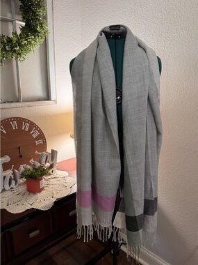 Pacas 100% Baby Alpaca Scarf Wrap Shawl Gray Pink Fringe Made Peru Soft Luxury